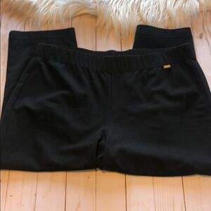 St John black crop pants with bottom side zippers